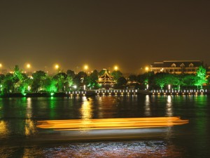 Barvy večerního Su-čou na jednom z kanálů